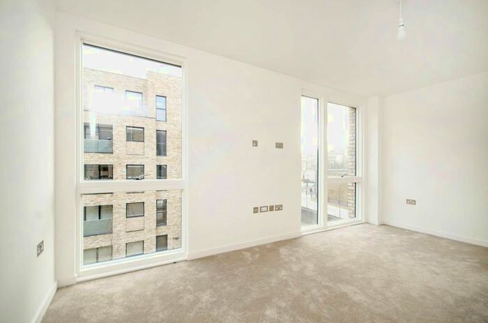 2 Bedroom Flat To Rent In Bristol Walk, Kilburn, London, NW6