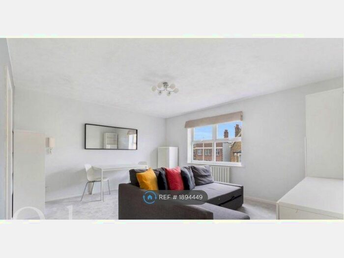 1 Bedroom Flat To Rent In Lewin Road, London, SW16