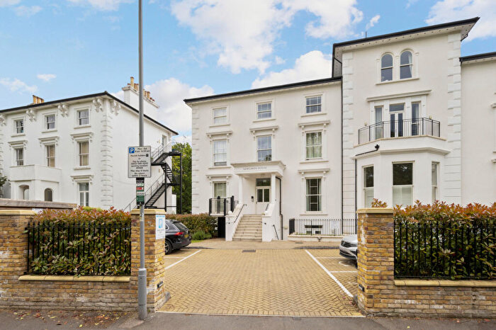 2 Bedroom Apartment To Rent In Oak Hill, Surbiton, KT6