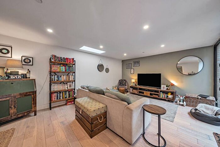 3 Bedroom End Of Terrace House For Sale In Heath Road, Thornton Heath, CR7