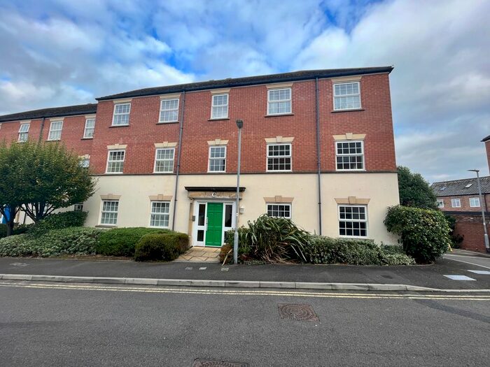 2 Bedroom Flat To Rent In Gatehouse Court, Taunton, TA1