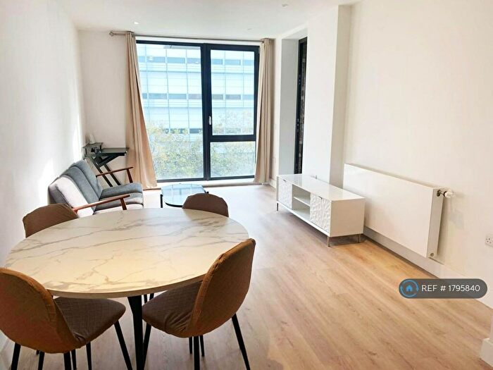 1 Bedroom Flat To Rent In Sailors House, London, E14