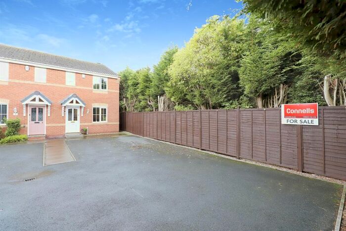 3 Bedroom Semi-Detached House For Sale In Eden Court, Brinsford/ Featherstone, Wolverhampton, WV10