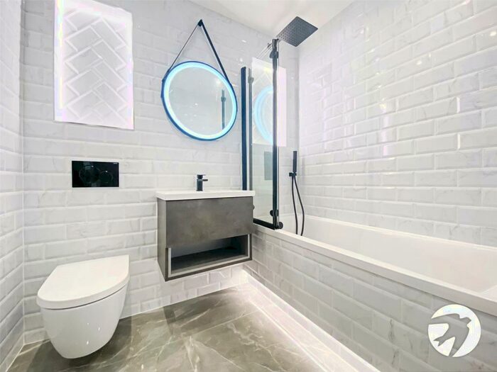 1 Bedroom Flat To Rent In High Street, Chatham, ME4