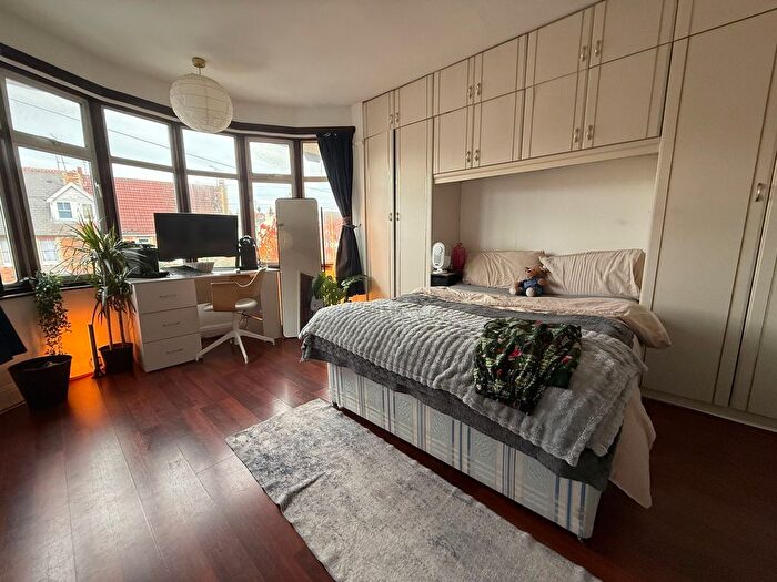 4 Bedroom Semi Detached House To Rent In St. Peters Road, Reading, RG6