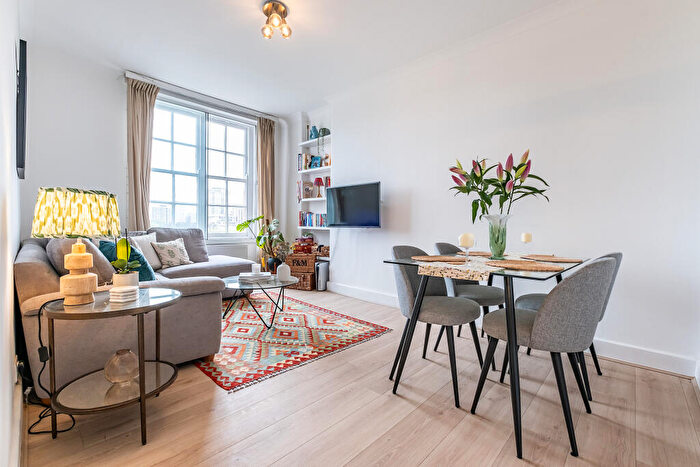 2 Bedroom Flat For Sale In Grove End Road, London, NW8