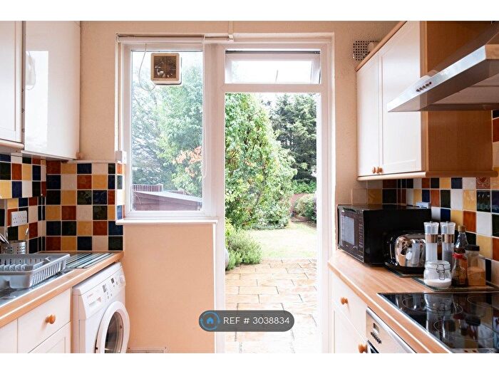 3 Bedroom Terraced House To Rent In Brockham Drive, Ilford, IG2