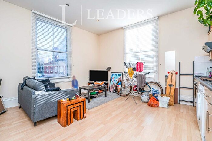 1 Bedroom Flat To Rent In Royal Crescent Rd, Southampton, SO14