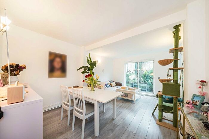 3 Bedroom Flat To Rent In Colville Road, London, W11