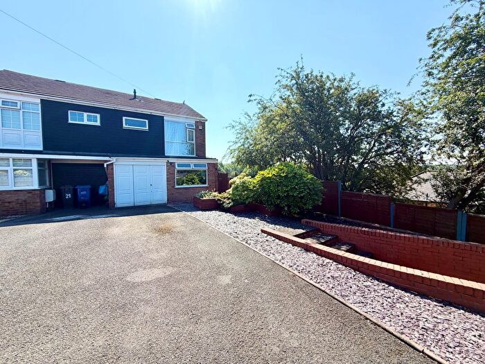 3 Bedroom Semi-detached House For Sale In Marita Close, Netherton, Dudley, DY2