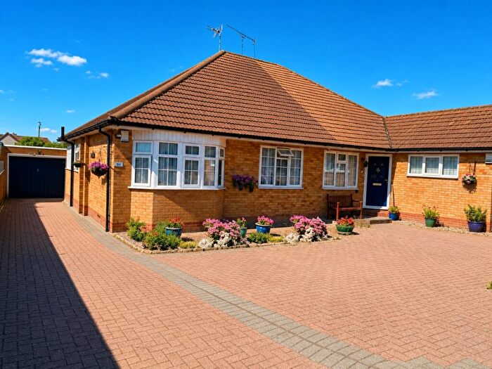 2 Bedroom Bungalow For Sale In Westbourne Drive, Brentwood, CM14