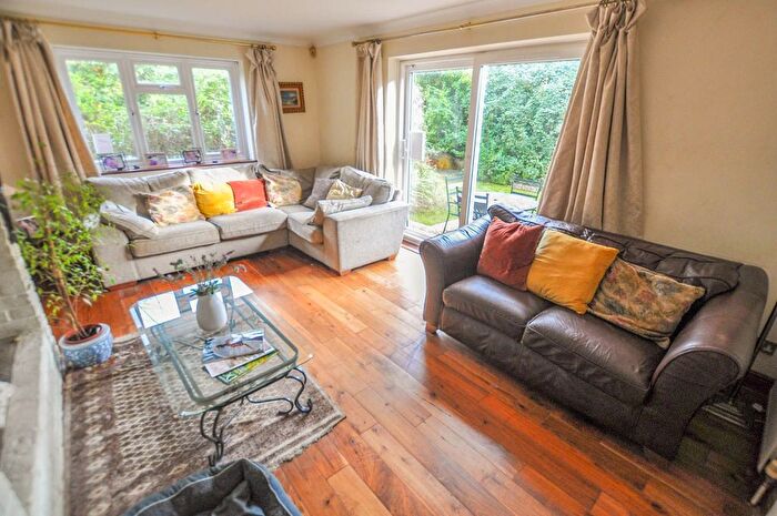 4 Bedroom Detached House For Sale In New Road, Lytchett Minster, Poole, BH16
