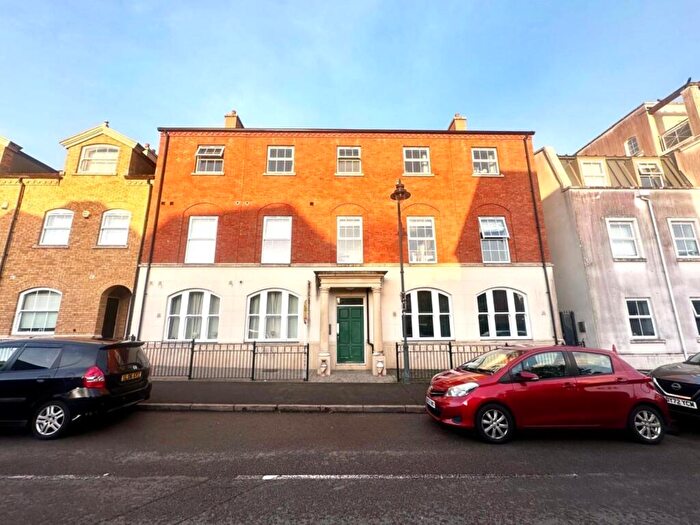 2 Bedroom Flat For Sale In Rumbush Lane, Dickens Heath, Shirley, Solihull, B90