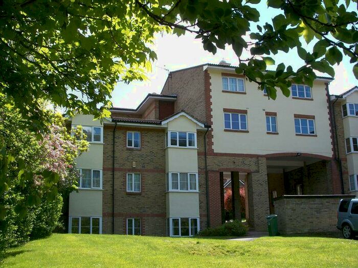 2 Bedroom Flat To Rent In Caterham, CR3