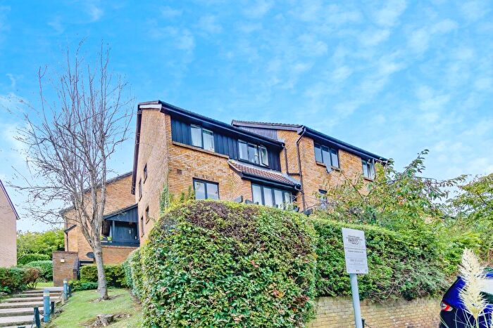 2 Bedroom Flat For Sale In Pennycroft, Pixton Way, Croydon, CR0