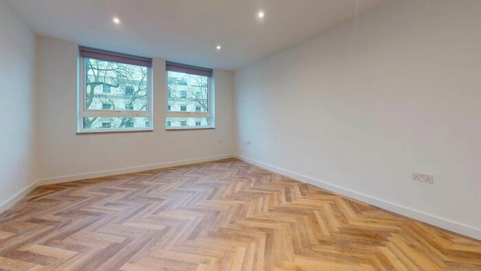 2 Bedroom Flat To Rent In Queens Gardens, Lancaster Gate, London, W2
