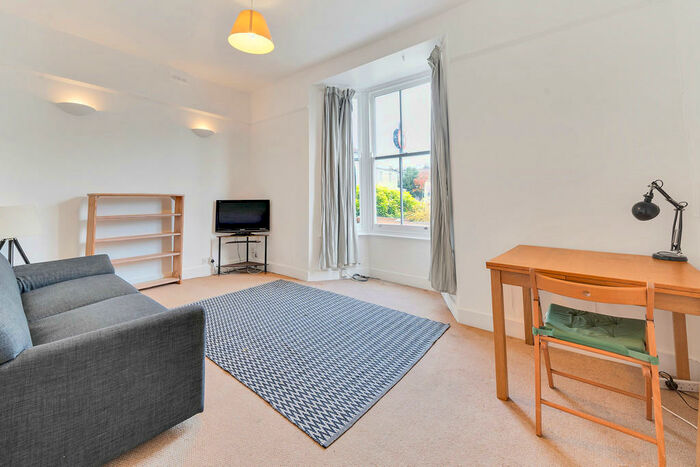 2 Bedroom Apartment To Rent In Plimsoll Road, N4