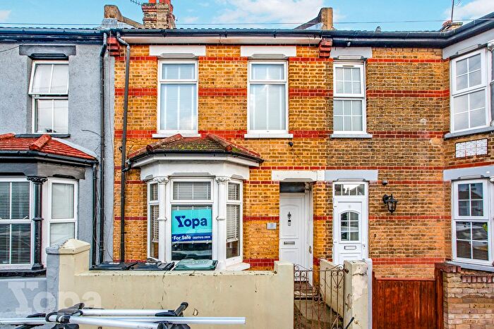 3 Bedroom Terraced House For Sale In Granville Road, Gravesend, DA11