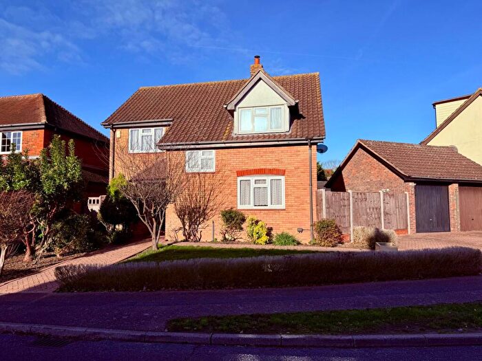 4 Bedroom Detached House To Rent In Coopers Drive, Billericay, CM11