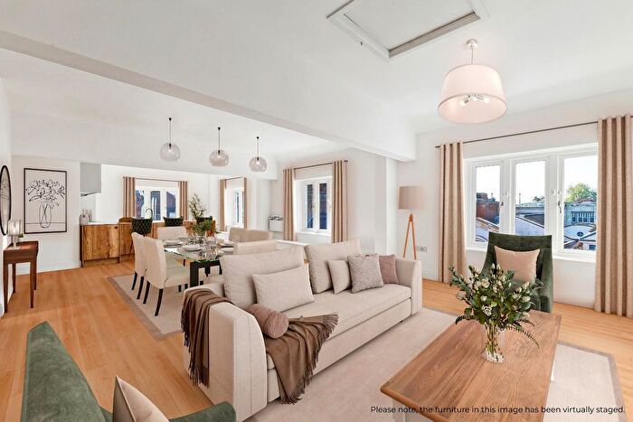 3 Bedroom Flat For Sale In - New Canal, Salisbury, SP1