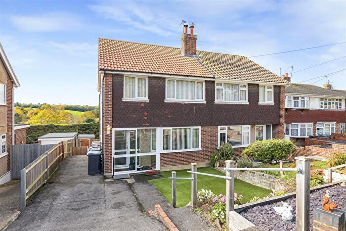 3 Bedroom Semi Detached House For Sale In Castlefields, Istead Rise, Gravesend, DA13