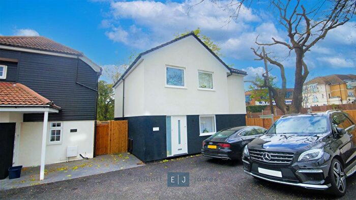 3 Bedroom End Of Terrace House To Rent In Roding Lane, Buckhurst Hill, IG9