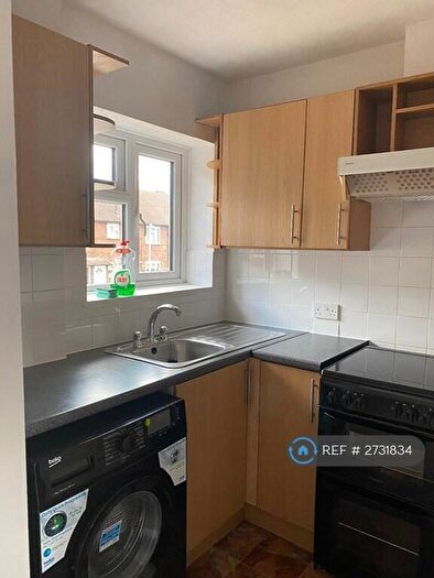 1 Bedroom Flat To Rent In Byng Drive, Potters Bar, EN6