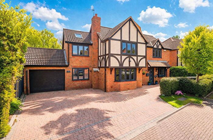 5 Bedroom Detached House For Sale In Lawson Place, Shenley Lodge, Milton Keynes, MK5