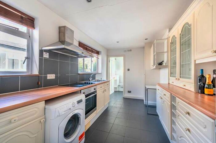 1 Bedroom Flat To Rent In Fourth Avenue, Queen's Park, W10