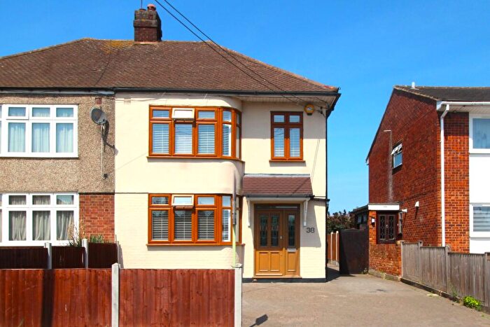 3 Bedroom Semi-Detached House To Rent In Frederick Road, Rainham, RM13