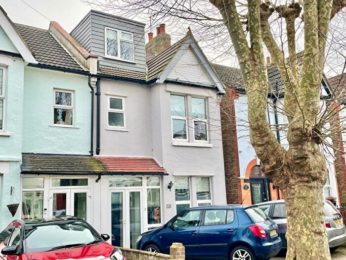 5 Bedroom Semi-Detached House For Sale In Grange Road, Leigh-On-Sea, Essex, SS9