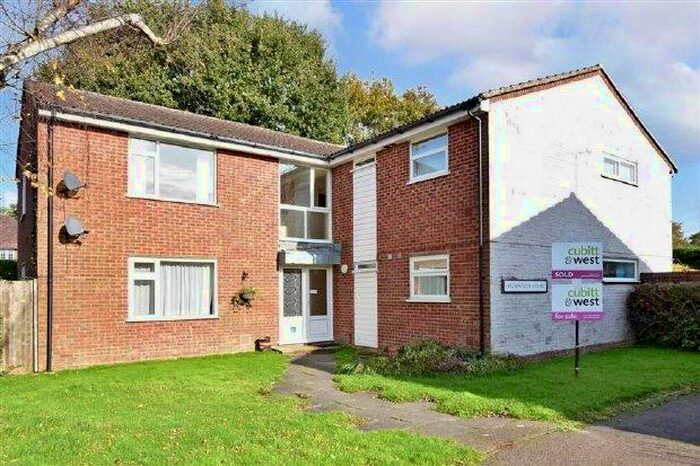 1 Bedroom Flat To Rent In Highwood Court, RH12