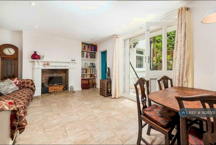 2 Bedroom Flat To Rent In Camden Road, London, NW1