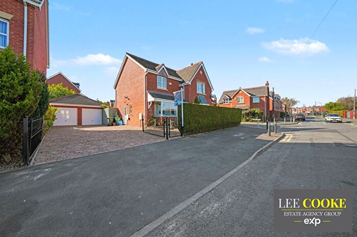 4 Bedroom Detached House For Sale In Melford Mews, Old Park Road, Wednesbury, WS10