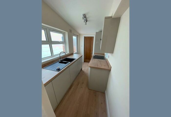 2 Bedroom Terraced House To Rent In Blenheim Gardens, Reading, Berkshire, RG1