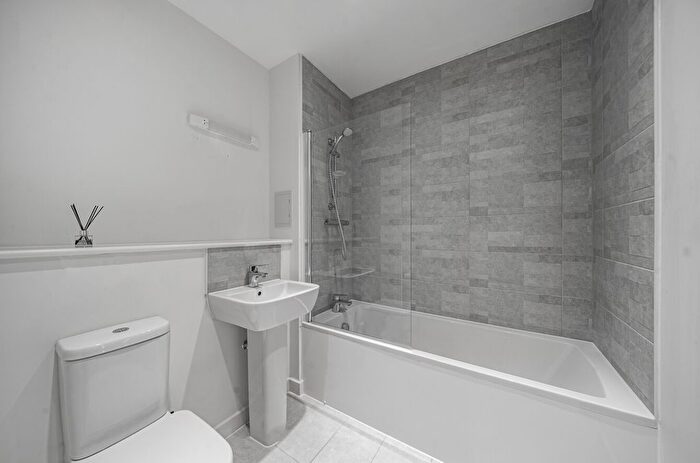 1 Bedroom Flat For Sale In Merriam Close, Highams Park, London, E4