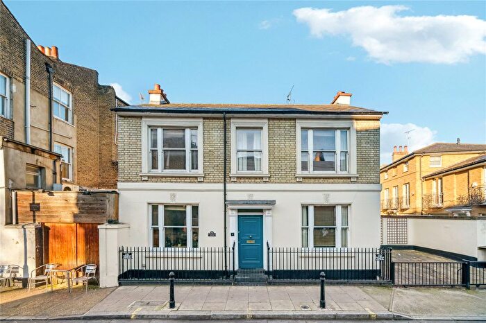 3 Bedroom Detached House For Sale In Walham Grove, Fulham, London, SW6