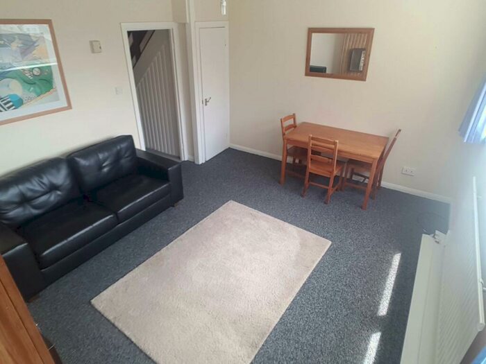 2 Bedroom Flat To Rent In Windsor Court, Mount Pleasant, Swansea, SA1