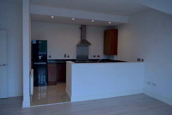 3 Bedroom Flat To Rent In Croxteth Road, Liverpool, Merseyside, L8