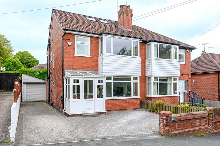 4 Bedroom Semi-Detached House For Sale In Highthorne Drive, Shadwell, LS17