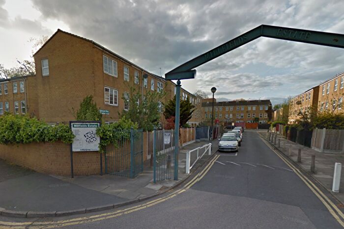 2 Bedroom Flat To Rent In Caldecott Way, Clapton, Hackney, London, E5