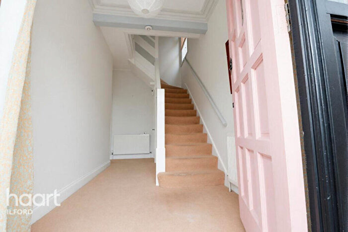 4 Bedroom Semi-Detached House To Rent In Arundel Gardens, Ilford, IG3