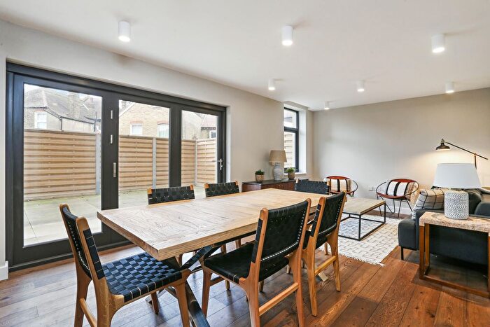 2 Bedroom Flat To Rent In Wimbledon Park Road, London, SW19