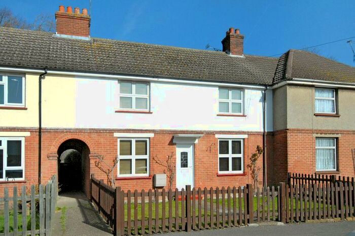 3 Bedroom Link Detached House To Rent In Queens Road, GU14