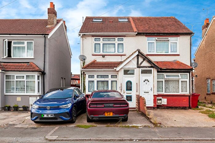 4 Bedroom Semi-Detached House For Sale In Bradley Road, Slough, SL1