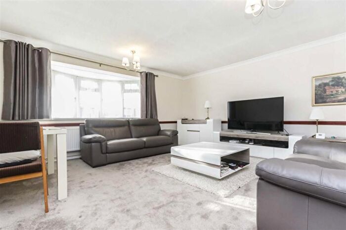 2 Bedroom Flat To Rent In Bispham Road, London, NW10