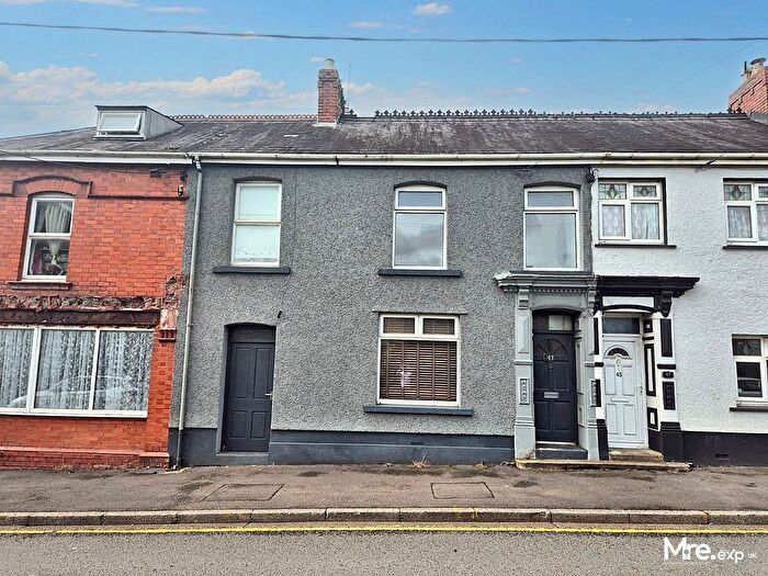3 Bedroom Town House For Sale In Heol Cae Gurwen, Gwaun Cae Gurwen, Ammanford, SA18