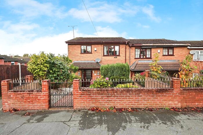 3 Bedroom End Terrace House For Sale In Shaldon Walk, Smethwick, West Midlands, B66