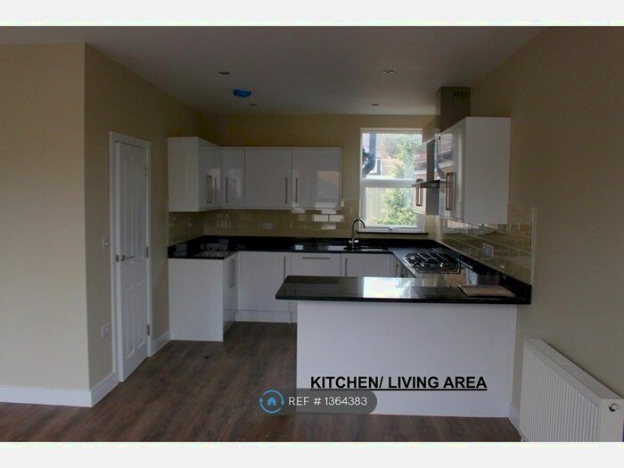 2 Bedroom Flat To Rent In South Croydon, South Croydon, CR2