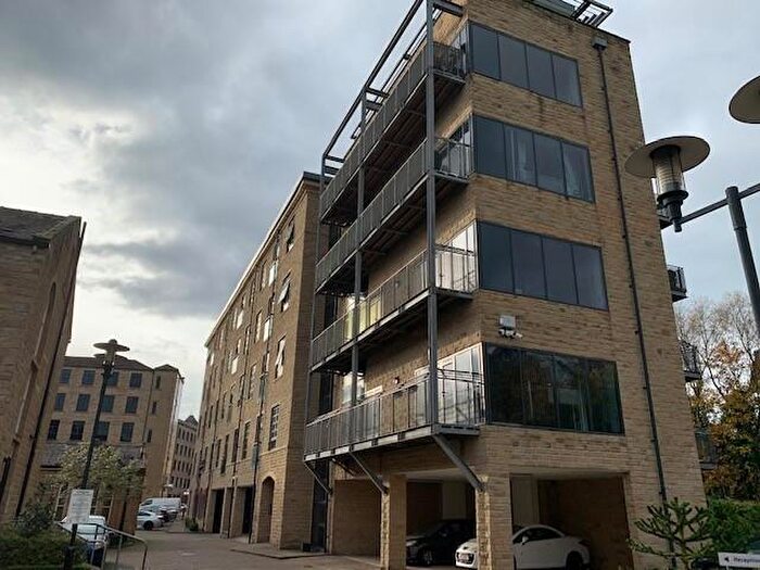 2 Bedroom Apartment To Rent In Firth Street, Huddersfield, HD1